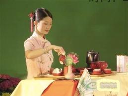 Blending loose tea leaves