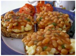 Baked beans with scrambled eggs on toast