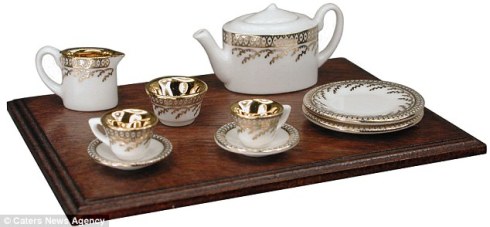 Miniature Tea Set (teapot is 14mm tall)