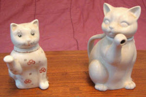 Japanese kitty teapots