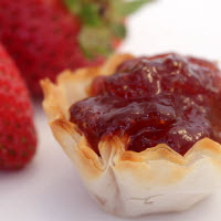 Elizabethan Pantry Strawberry Preserves with Champagne (Photo source: The English Tea Store)