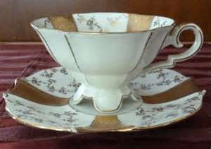 Albothe & Kaiser Footed Tea Cup and Saucer Set “Marion” (Photo source: Yahoo! Images)