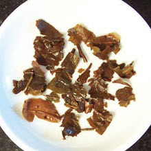 A “generic” Darjeeling (flush and garden not specified) showing leaf color variations. (Photo source: A.C. Cargill, all rights reserved)