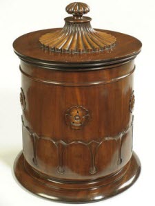 Regency period mahogany tea caddy (From Pinterest)