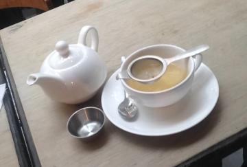 Tea at Yumchaa (photo by Elise Nuding, all rights reserved)
